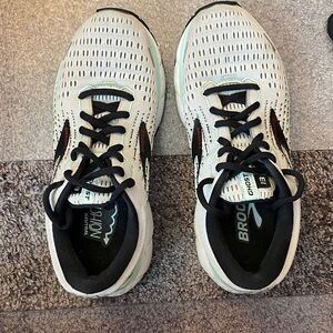Brooks Ghost 13 Women's Athletic Shoes - White, light green and Black